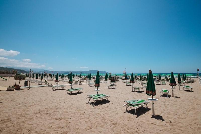 Hotel La Sorgente Hs Paestum Bagian luar foto