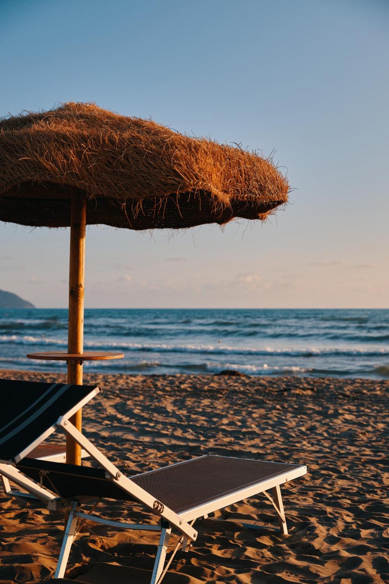 Hotel La Sorgente Hs Paestum Bagian luar foto