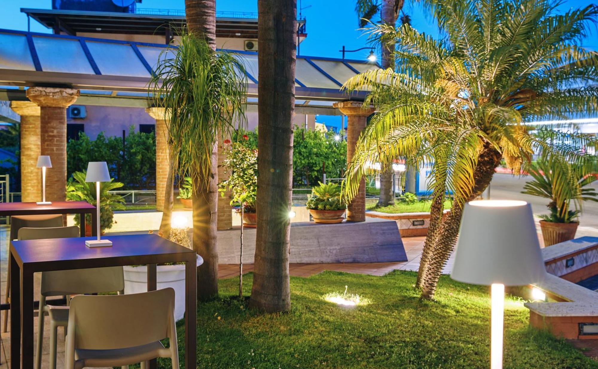 Hotel La Sorgente Hs Paestum Bagian luar foto