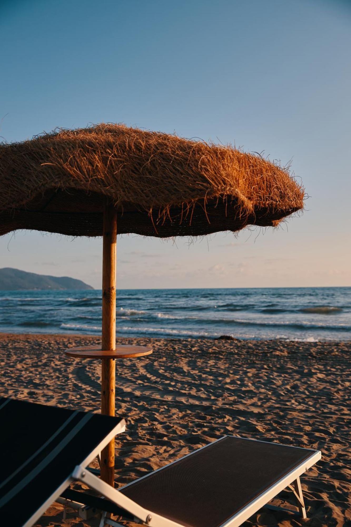 Hotel La Sorgente Hs Paestum Bagian luar foto