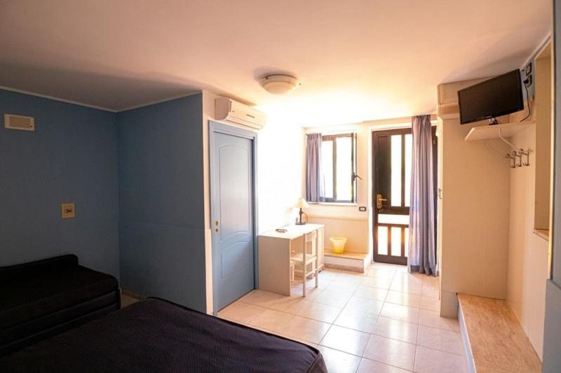 Hotel La Sorgente Hs Paestum Bagian luar foto