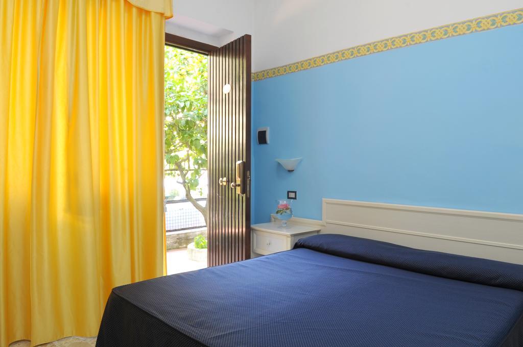 Hotel La Sorgente Hs Paestum Bagian luar foto