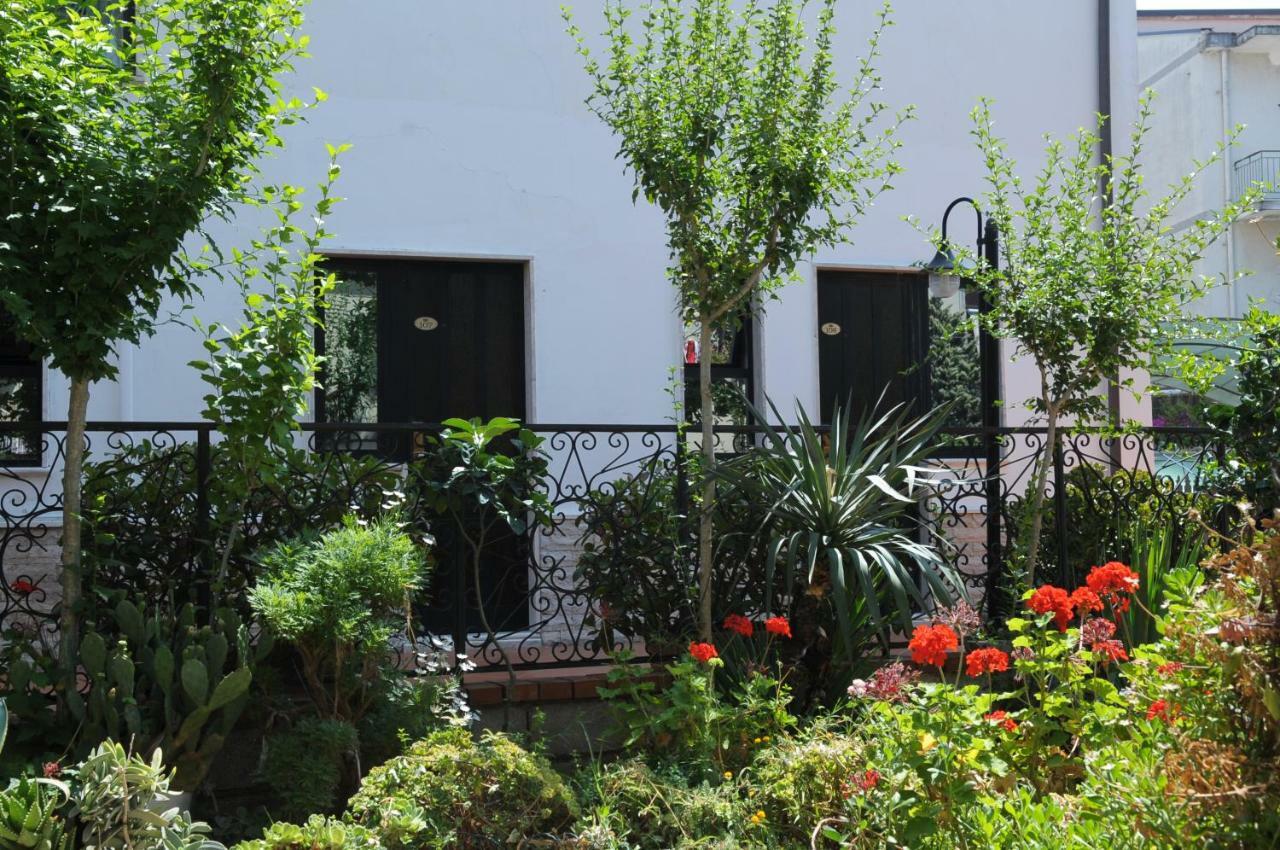 Hotel La Sorgente Hs Paestum Bagian luar foto