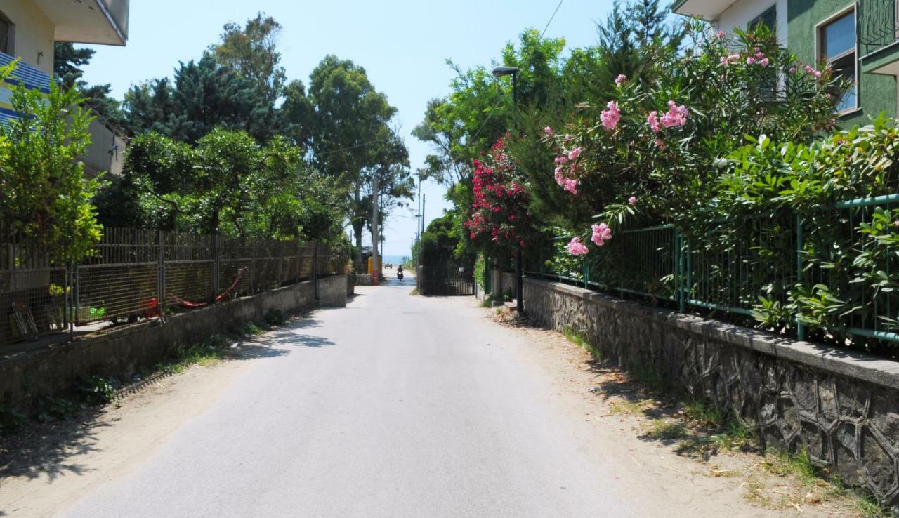 Hotel La Sorgente Hs Paestum Bagian luar foto